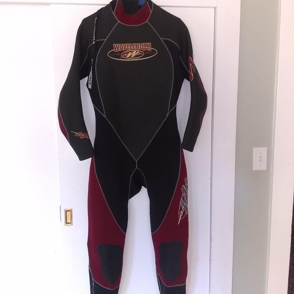 Wavelenght Surf fullsize wetsuit size L